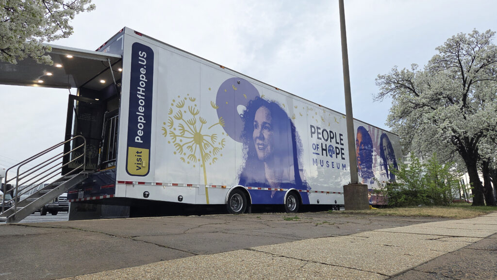 Una fotografía del exterior del Museo del Pueblo de la Esperanza.
