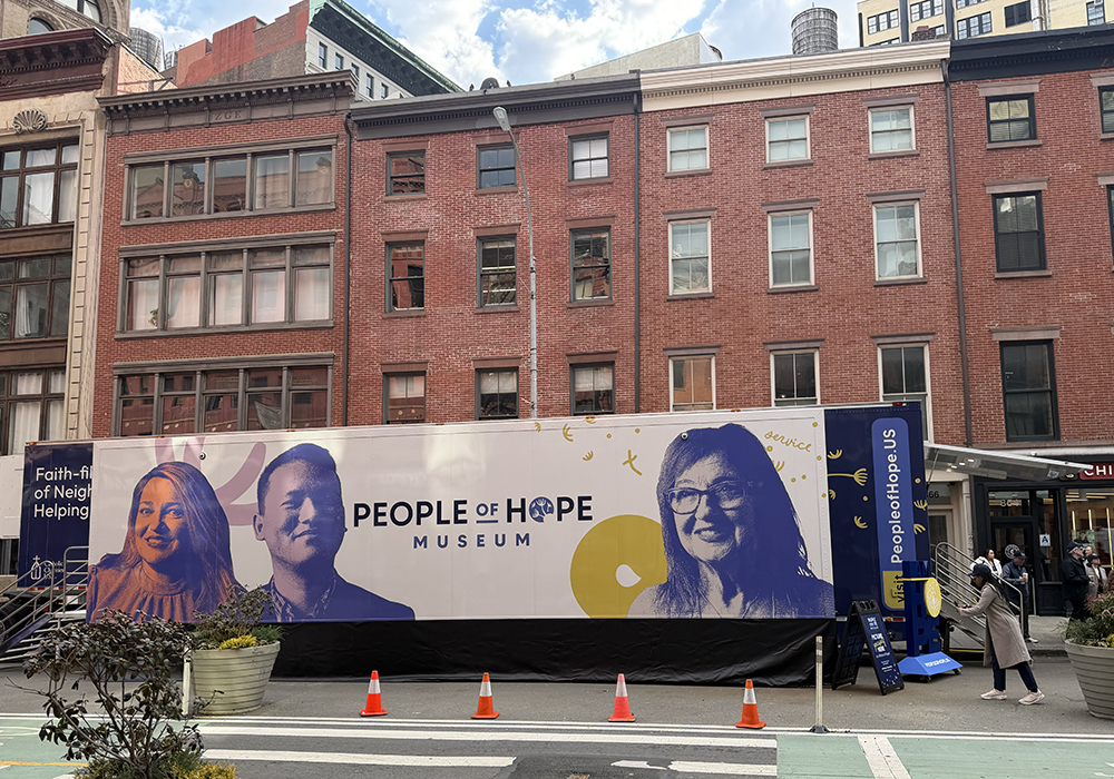 El Museo «People of Hope», ubicado en un camión con remolque, se muestra en su primera parada en Union Square, Nueva York, el 27 de marzo de 2026.